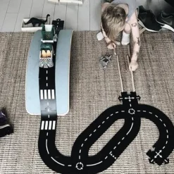 Waytoplay NEW King of the Road, Road Track with two Cars